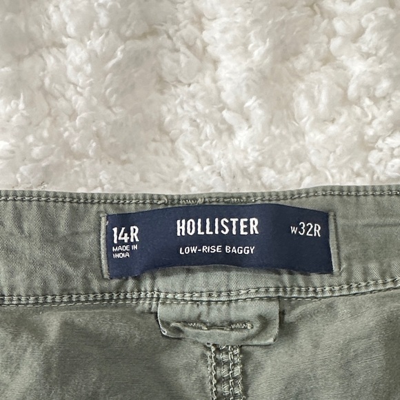 Hollister Olive Cargo Pants - Picture 2 of 5